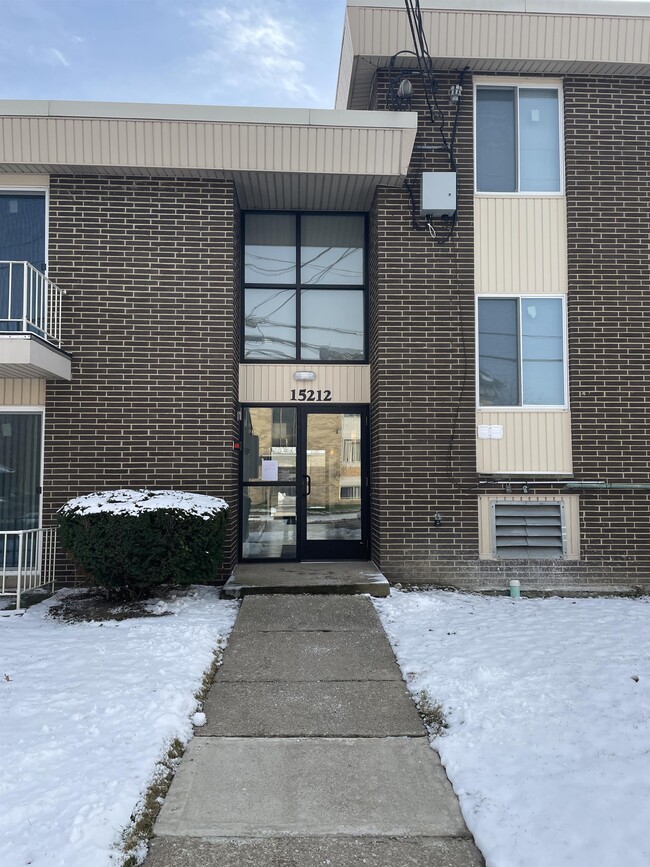 Building Photo - 15212 Maple Park Dr