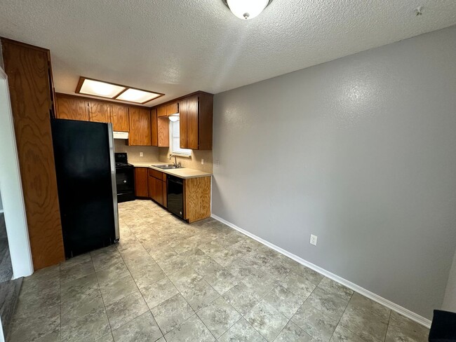 Building Photo - 3bed/2bath Home Available in Norman!