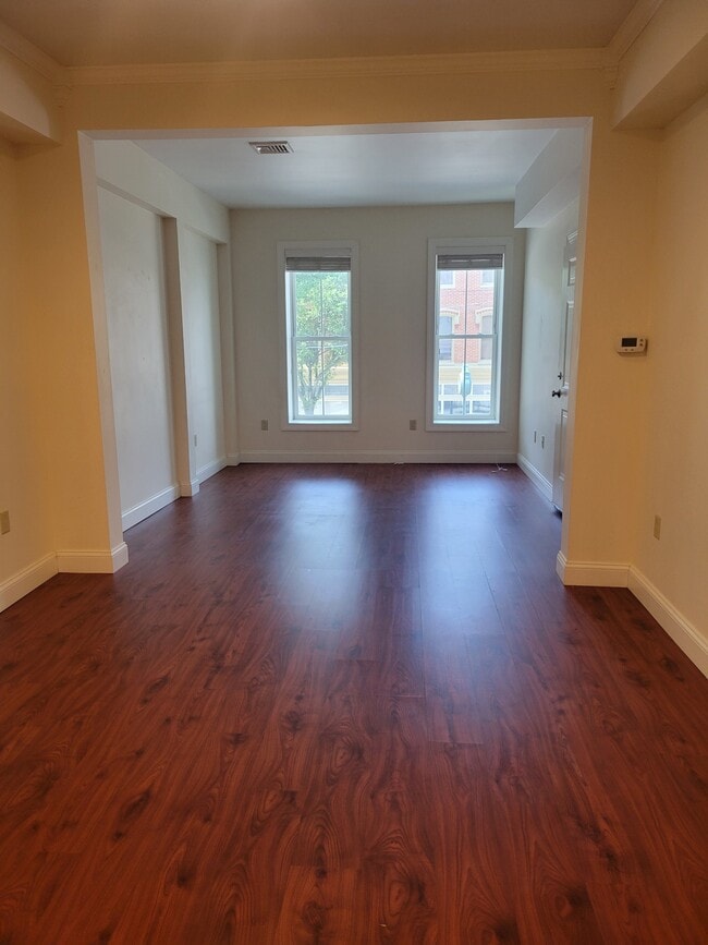 Building Photo - 66 E King St