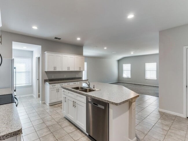 Building Photo - 233 Abingdon St