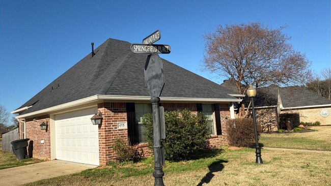 Building Photo - Lovely Home for Lease in Plantation Trace Garden Homes - Bossier City, LA 71112