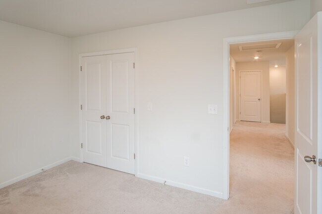 Building Photo - 375 Hidden Cove Dr