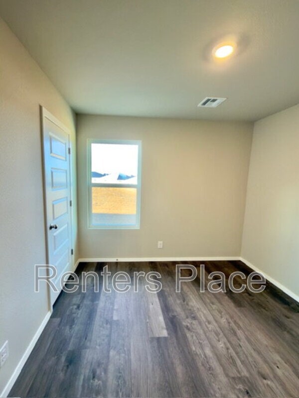 Building Photo - 2103 S Lakin Ln