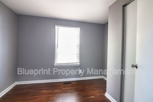 Building Photo - 2242 3rd Ave S