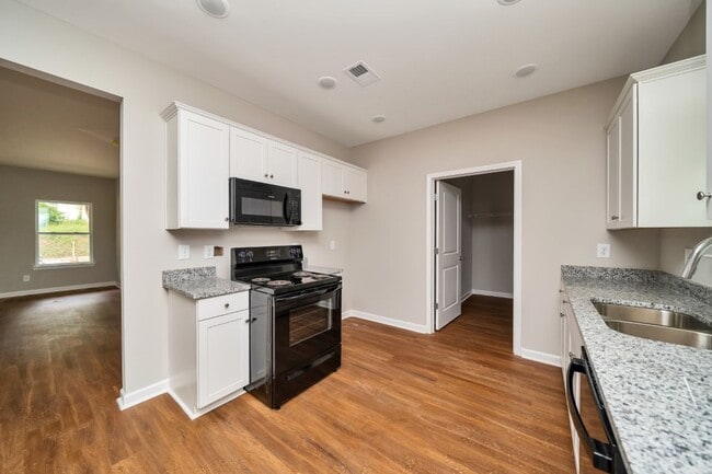 Building Photo - So Much Space in Hueytown – Beautifully Renovated & Move-In Ready!