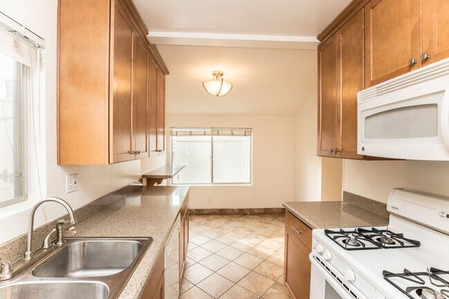 Building Photo - 1336 Centinela Ave