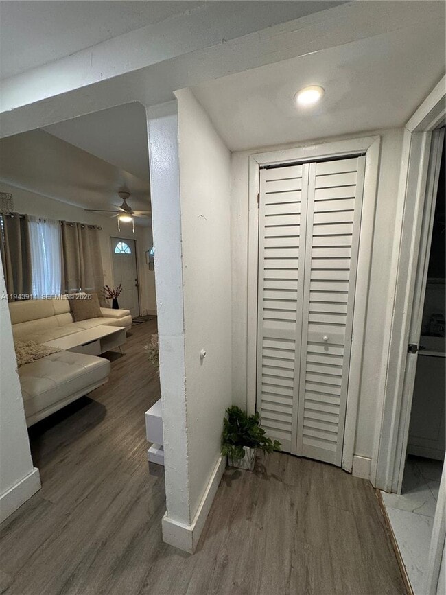 Building Photo - 5721 SW 41st St