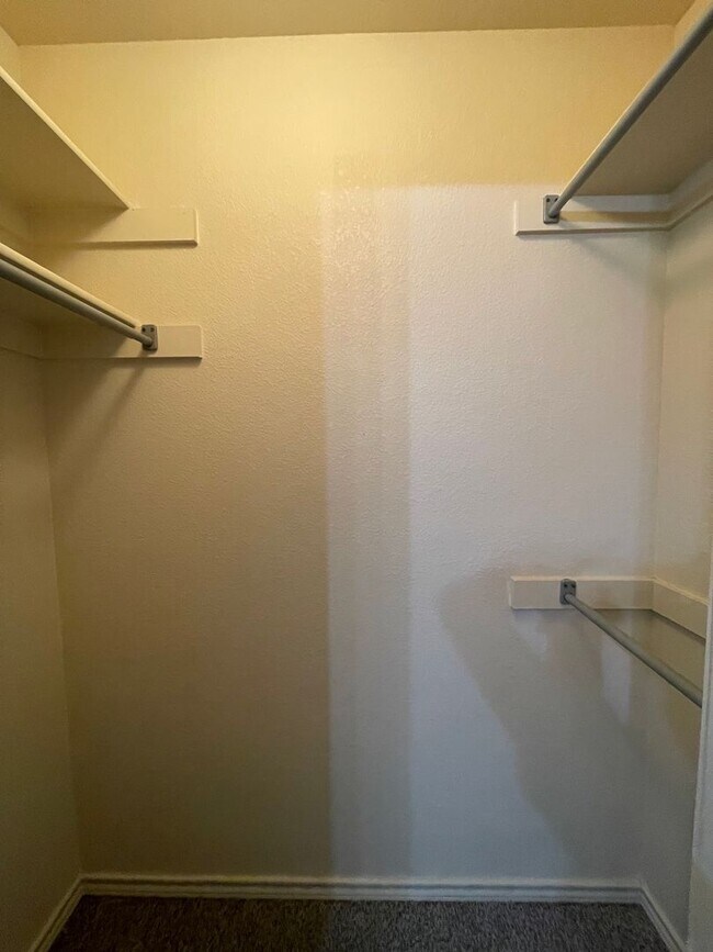 Building Photo - 1109-1111 Parkway Trail