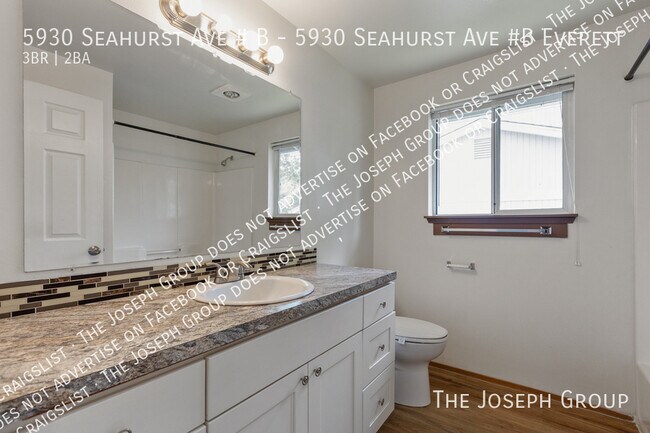 Building Photo - 5930 Seahurst Ave