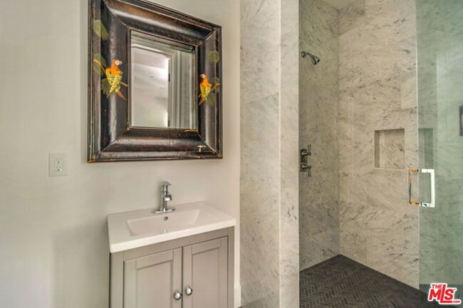 Building Photo - 9669 Oak Pass Rd