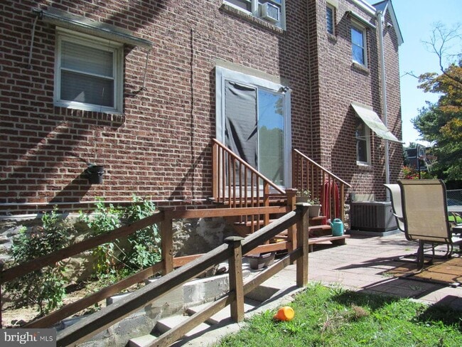 Building Photo - 504 Acorn St