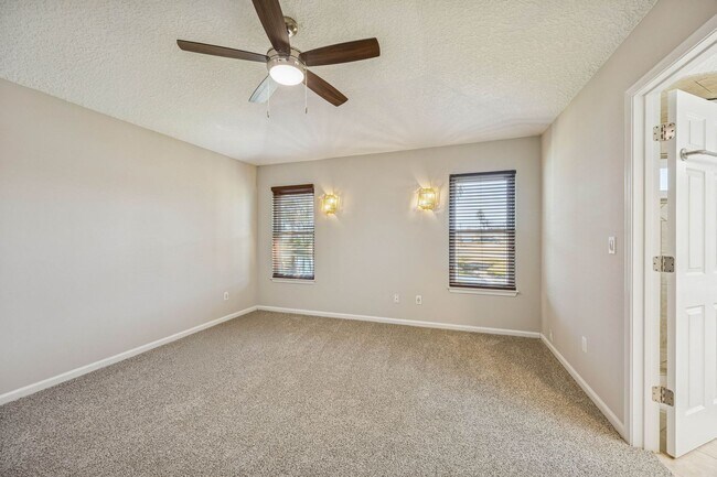 Building Photo - 3447 Heron Dr N