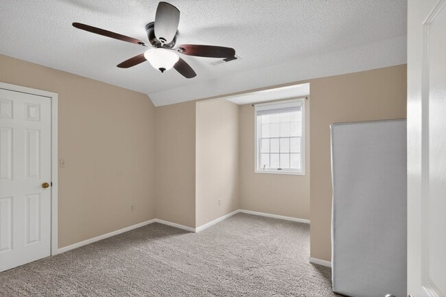 Building Photo - Spacious 4BR House in Columbia