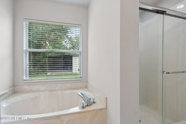 Building Photo - 562 S Aberdeenshire Dr