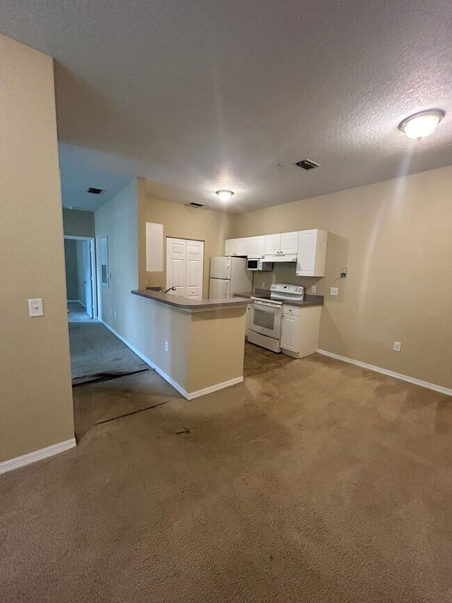 Building Photo - 823 Grand Regency Pointe