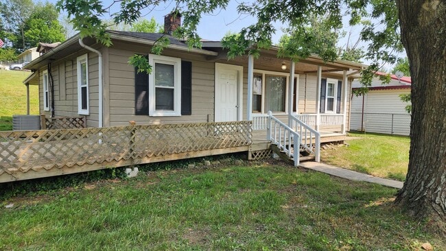 Building Photo - Nice Home on Corner Lot