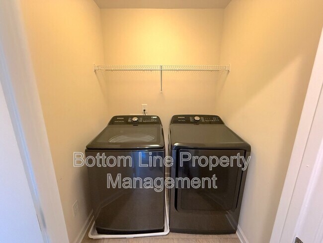 Building Photo - 4020 Zilker Park Dr