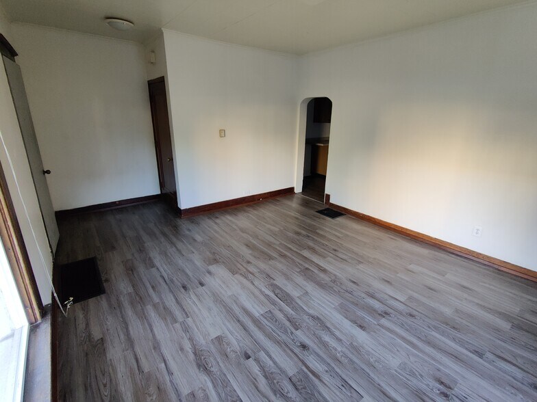 Building Photo - 310 Horatio Ave