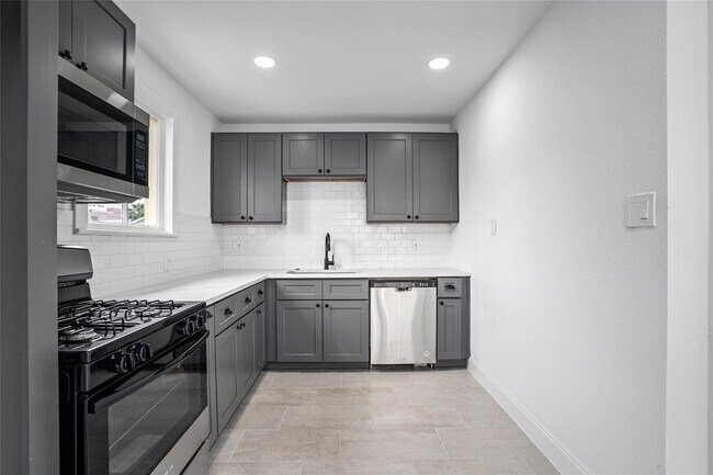 Building Photo - 1106 Winnie St