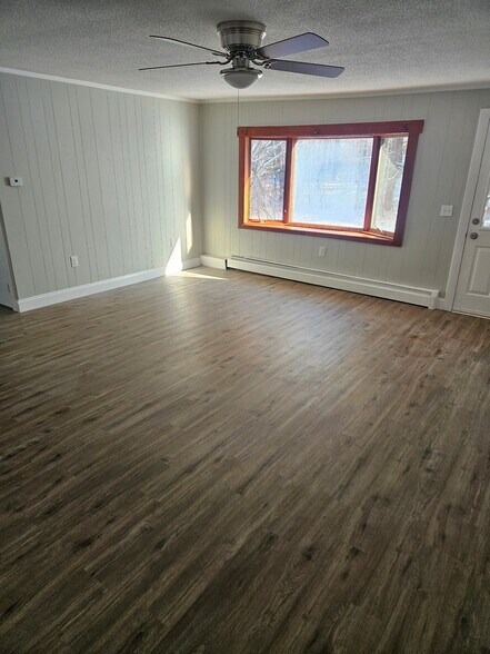 Building Photo - 414 Front St