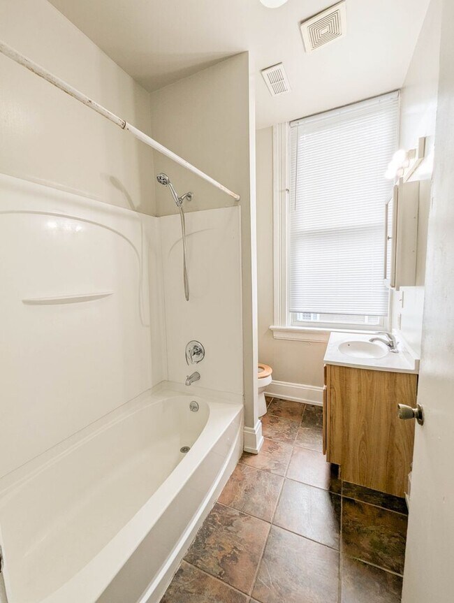 Building Photo - 26 Conklin St