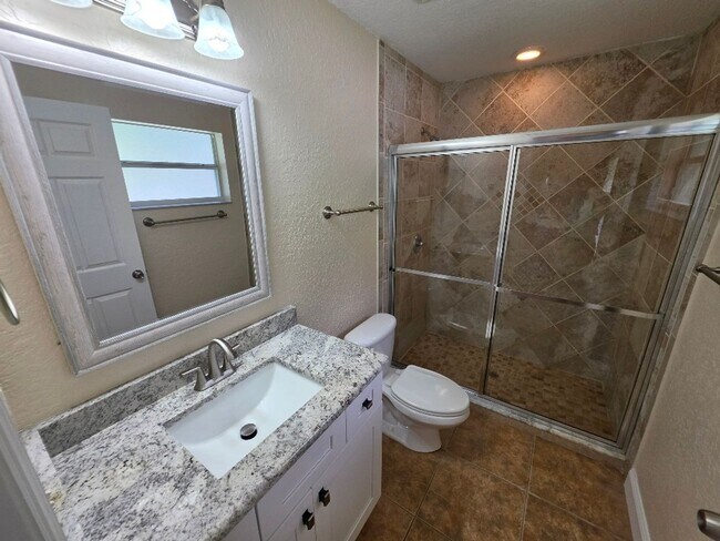 Building Photo - Beautiful 3 Bedroom 2 Bathroom Daytona Beach Home