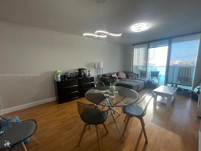 Building Photo - 31 Southeast 5th Street Apt #2310, Miami, ...