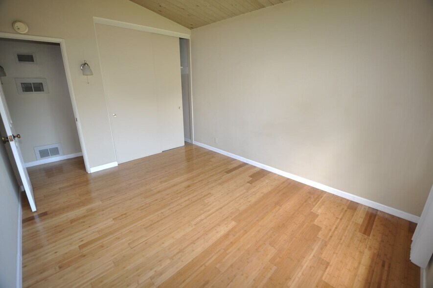 Building Photo - 121 W Arrellaga St