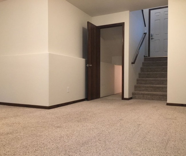 Building Photo - 3 Bed 2 Bath Twin Home
