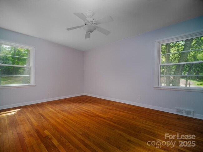 Building Photo - 1123 Lynbrook Dr
