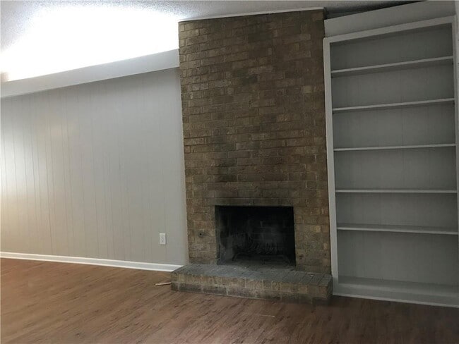 Building Photo - 1706 Brittany Blvd