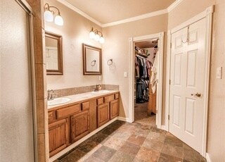 Building Photo - 211 S Fox Dr