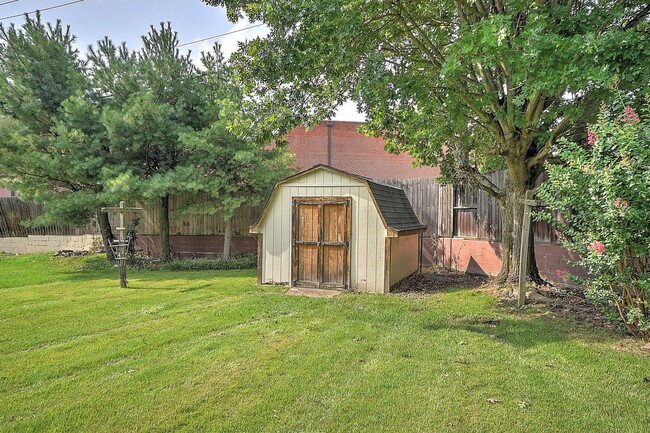 Building Photo - 1808 Sherwood Pl