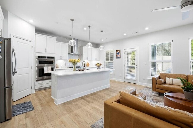 Building Photo - 440 Millsap Wy