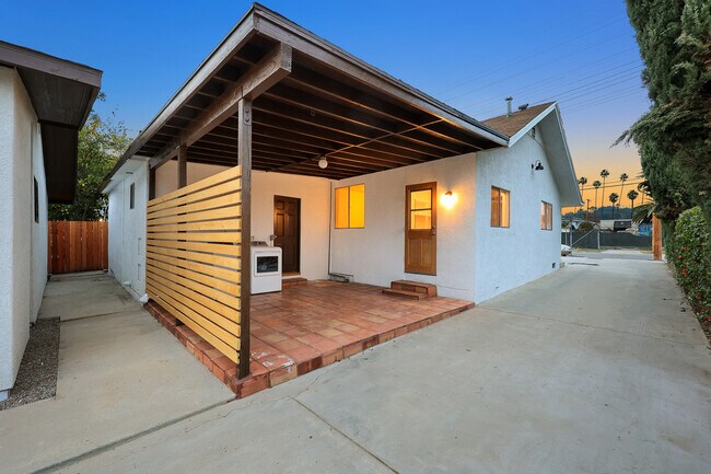 Building Photo - 3448 Casitas Ave