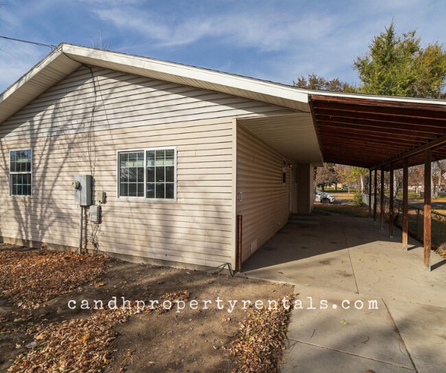 Building Photo - 2808 8th Ave S