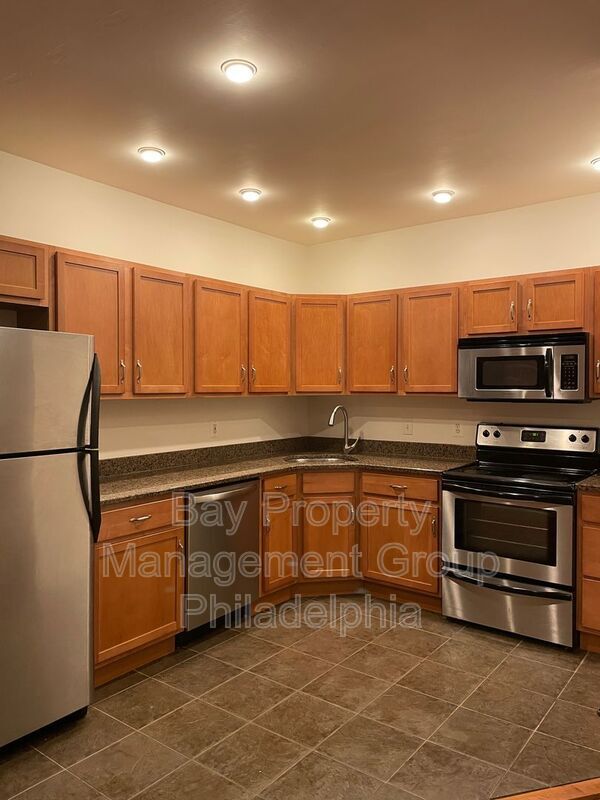 Building Photo - 817 N 2nd St