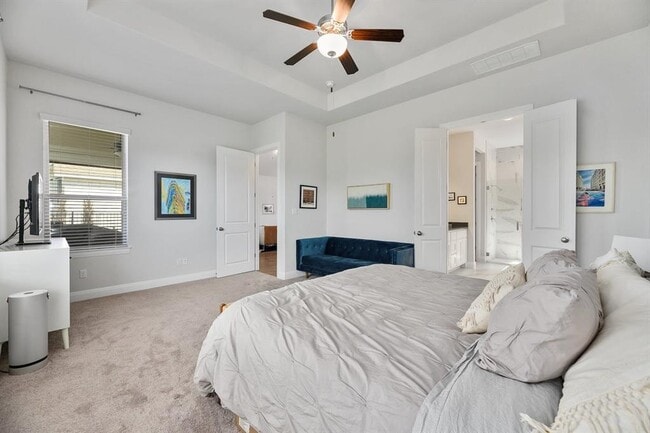 Building Photo - 304 Gulfton St