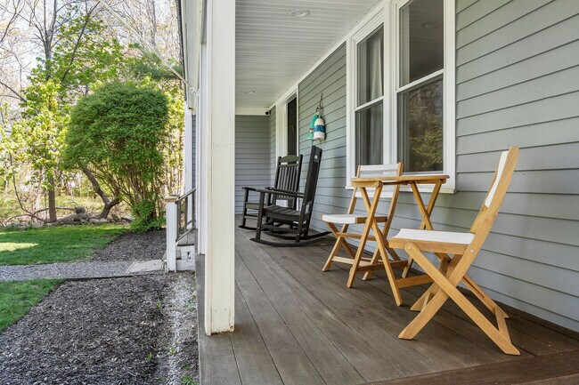 Building Photo - 550 Long John Rd