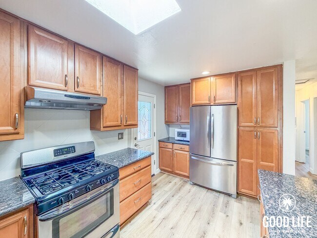 Building Photo - SD: Spacious 4BD/2BA Home in Clairemont with Large Turf Yard, Garage & In-Unit Laundry