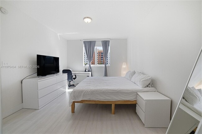 Building Photo - 2775 NE 187th St