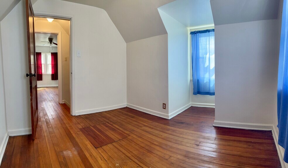 Bed #2 - 902 Adrian St