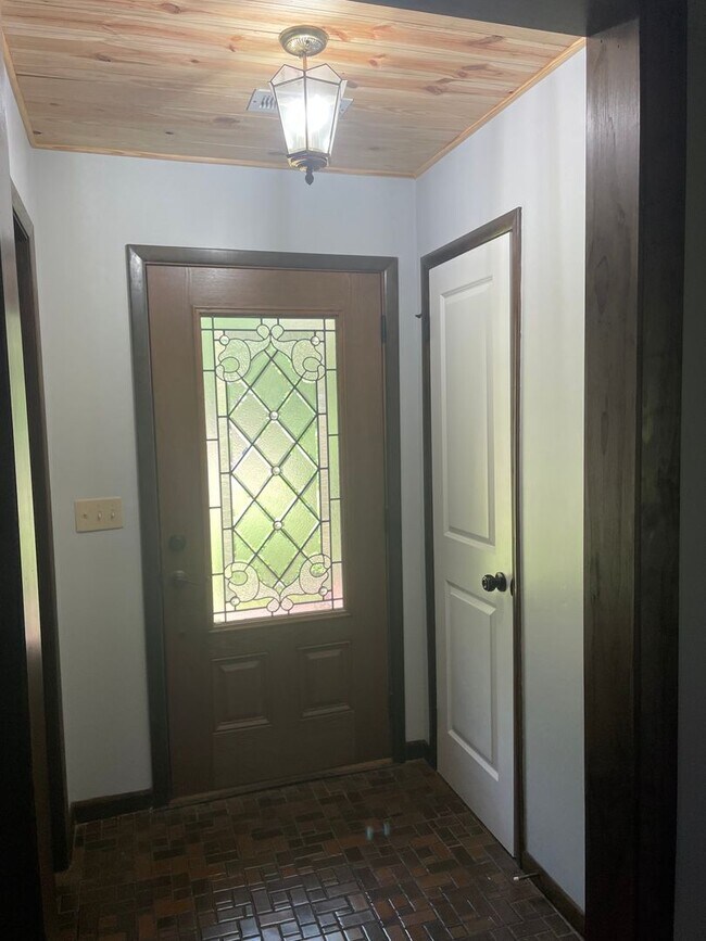 Building Photo - 3/2 updated home on huge lot in Luverne