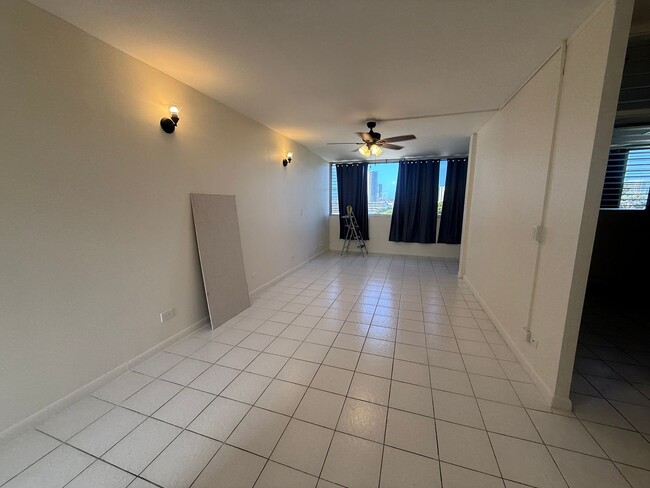 Building Photo - Makiki Bel Aire 2 bedroom 1 bath with 1 re...