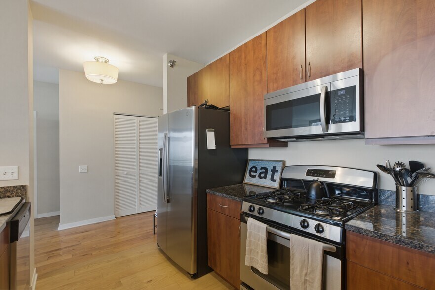 Building Photo - 757 N Orleans St