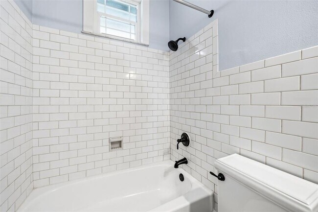 Building Photo - 313 23rd Ave N