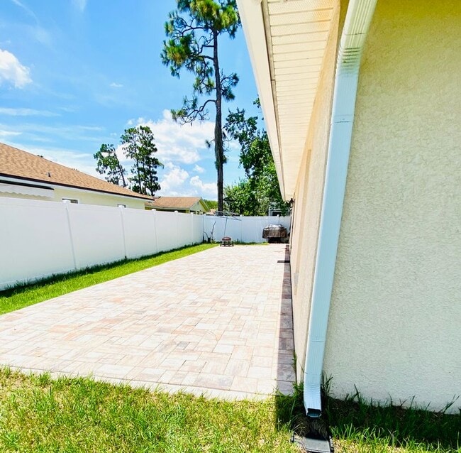 Building Photo - 659 Jaguar Ct