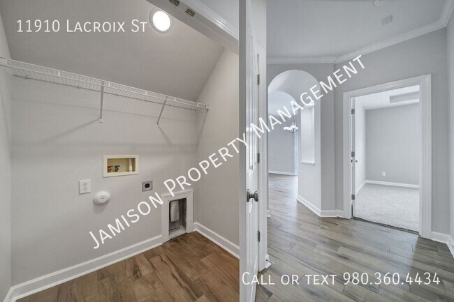 Building Photo - 11910 Lacroix St