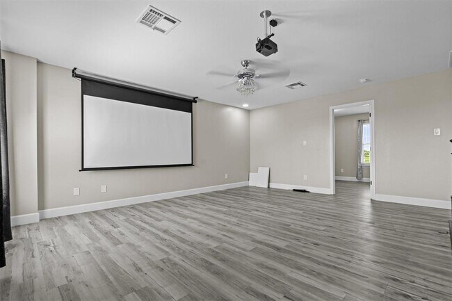 Building Photo - 303 Quail Hollow Dr