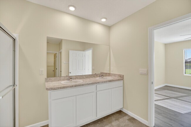 Building Photo - 6580 Canterbridge Dr